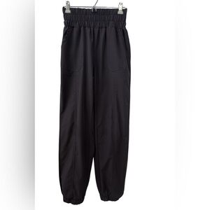 New In Women’s Size Medium Gray High-Waist Jogger Pants